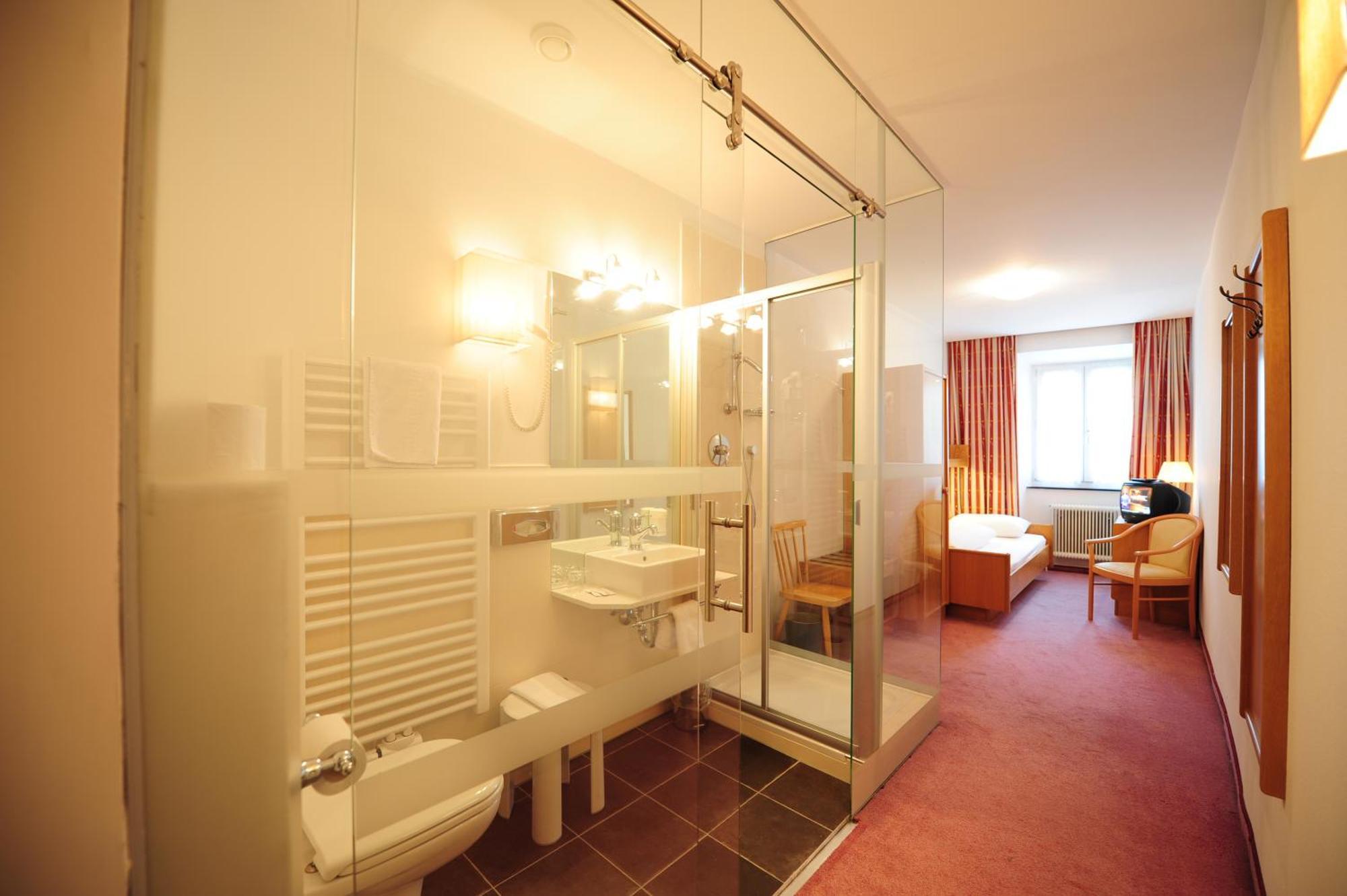Hotel Krone Matrei am Brenner Exterior photo
