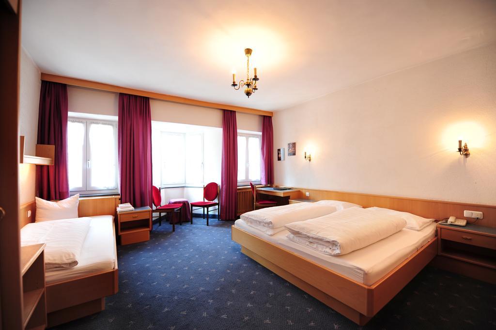 Hotel Krone Matrei am Brenner Exterior photo