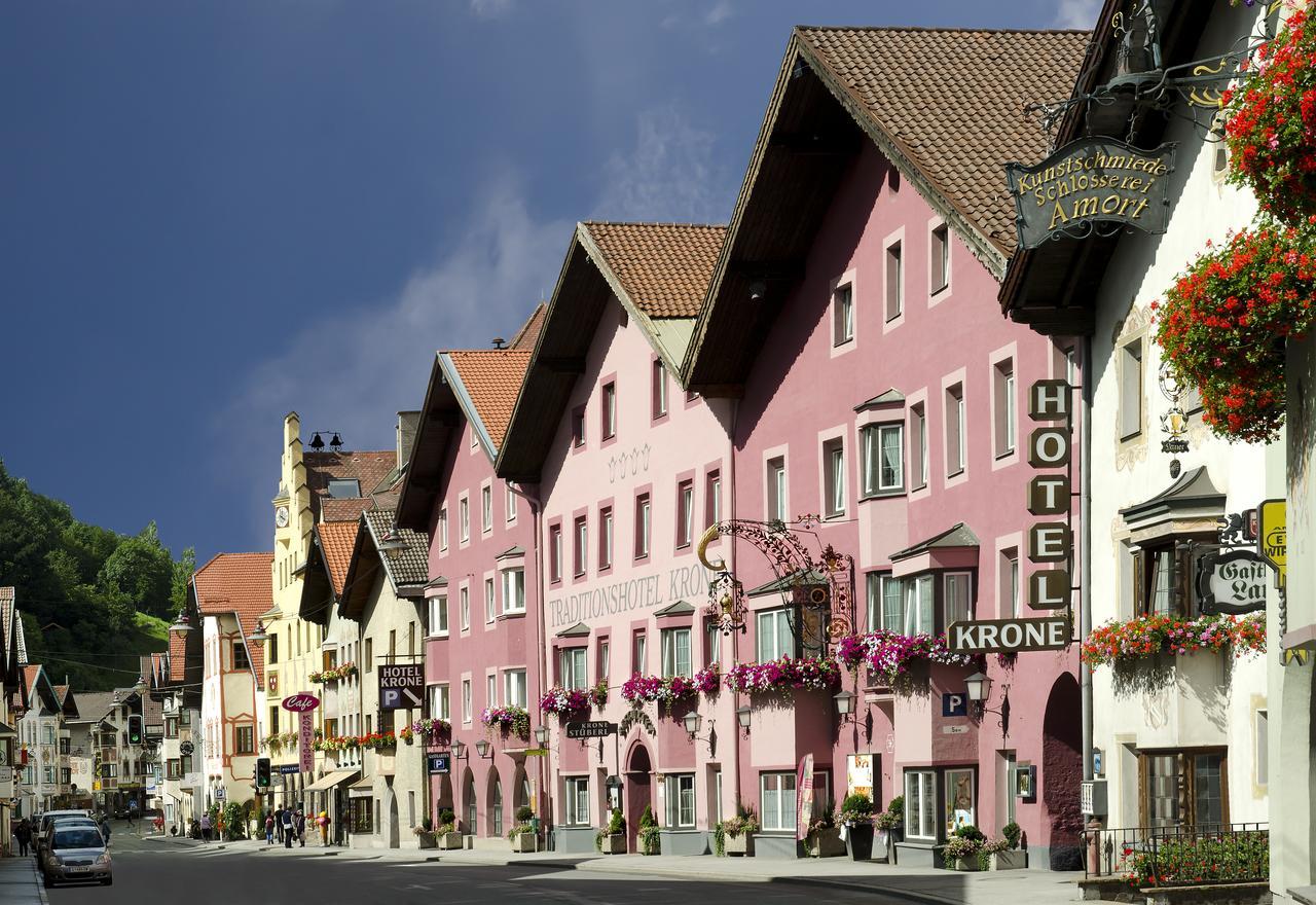Hotel Krone Matrei am Brenner Exterior photo