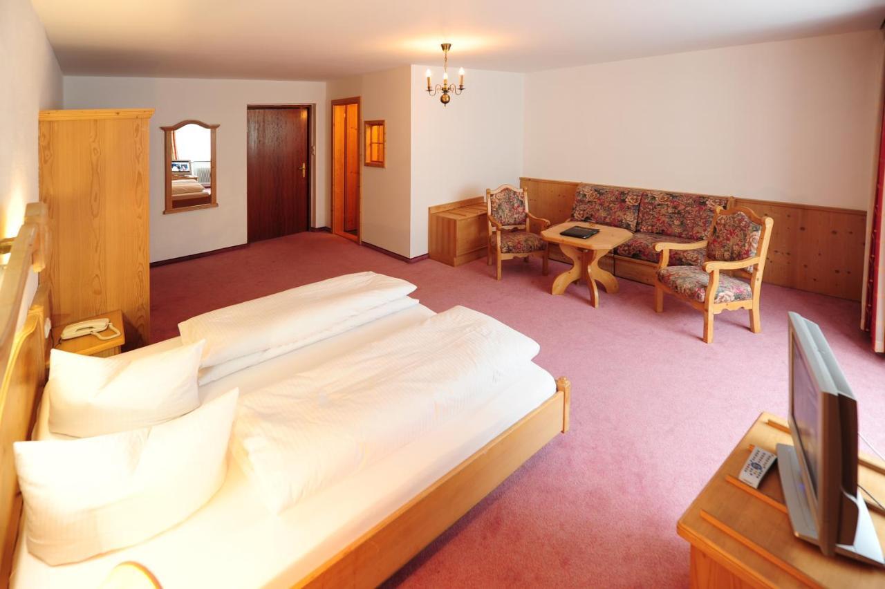 Hotel Krone Matrei am Brenner Exterior photo