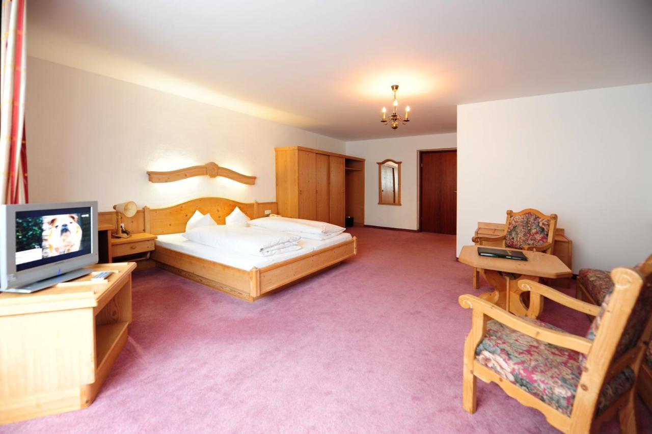 Hotel Krone Matrei am Brenner Exterior photo