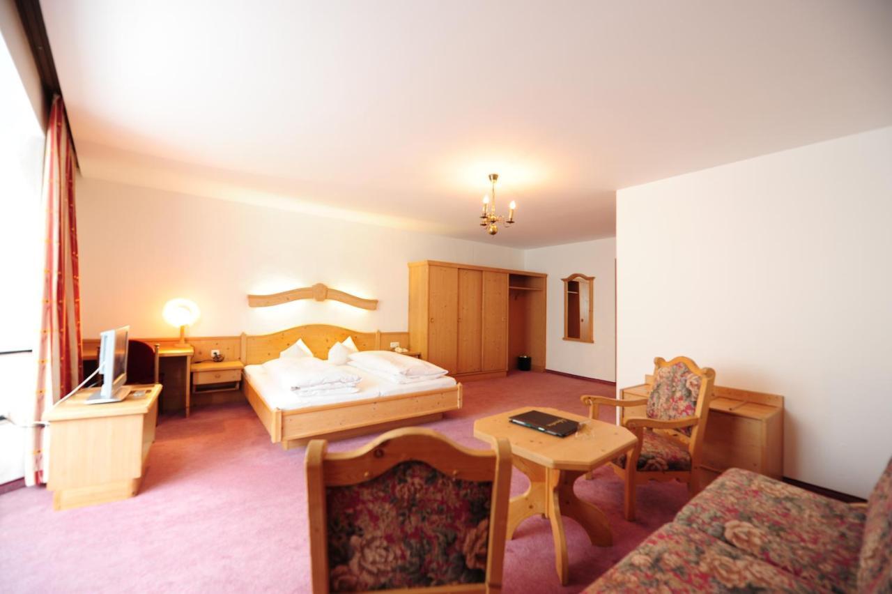 Hotel Krone Matrei am Brenner Exterior photo