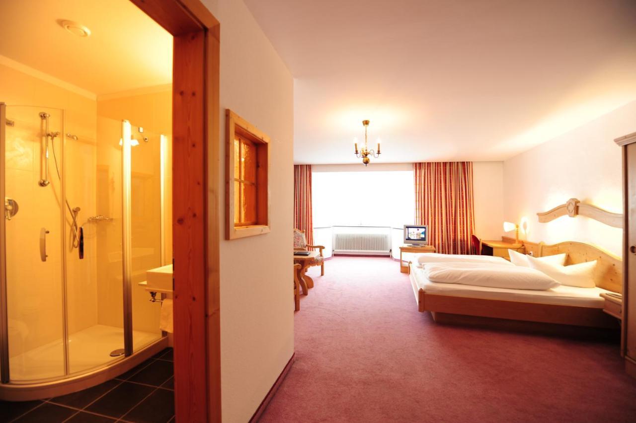 Hotel Krone Matrei am Brenner Exterior photo