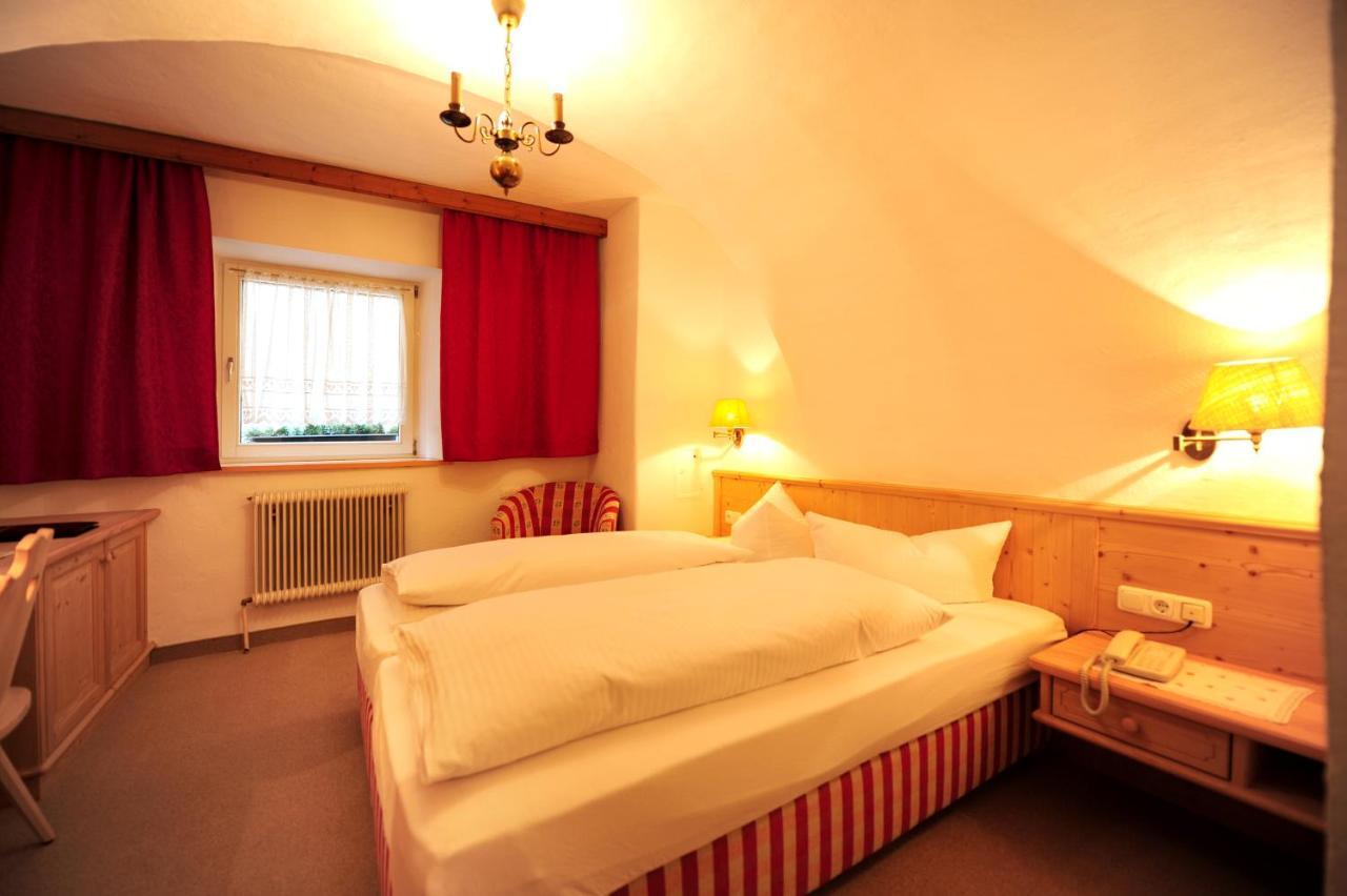 Hotel Krone Matrei am Brenner Exterior photo