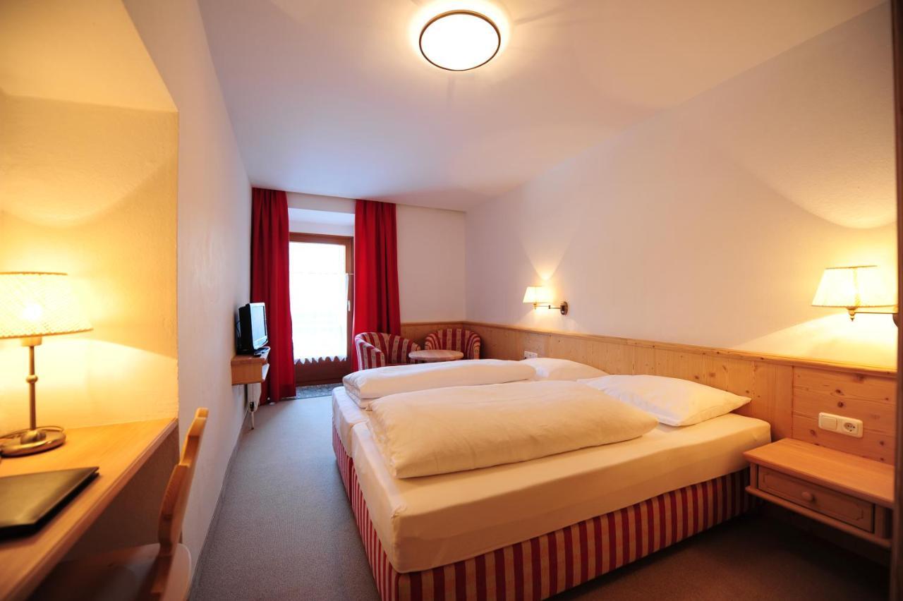 Hotel Krone Matrei am Brenner Exterior photo