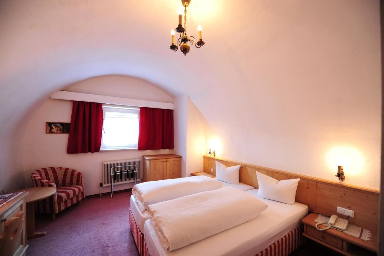 Hotel Krone Matrei am Brenner Exterior photo