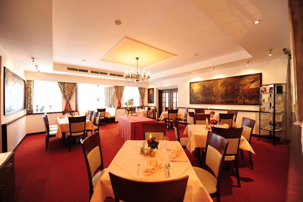 Hotel Krone Matrei am Brenner Exterior photo